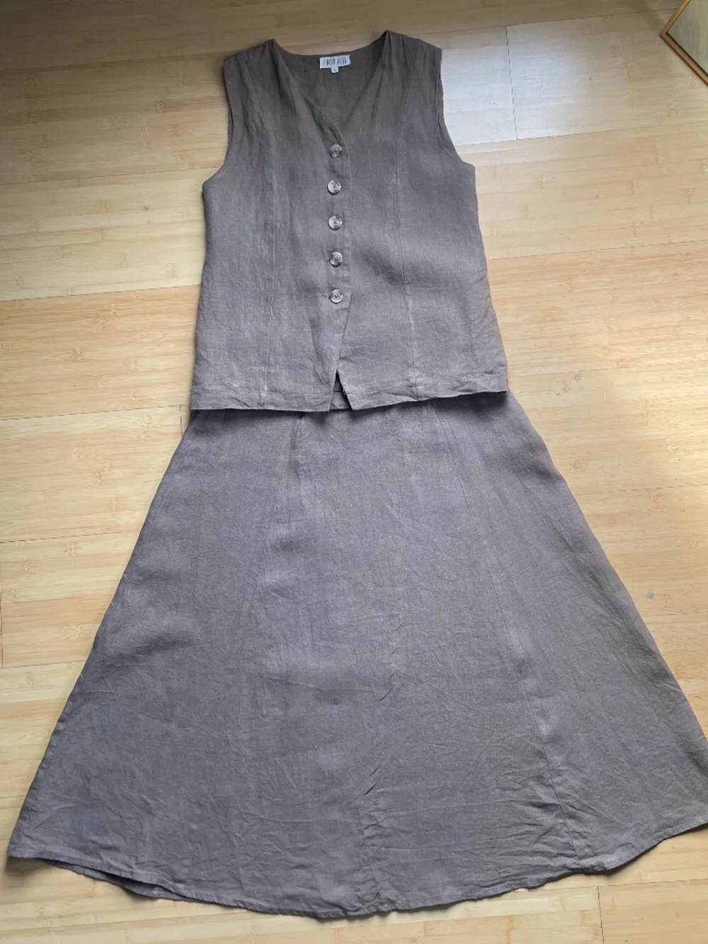 First Rite Linen Vest Tank in Cocoa, Size S - Picture 4 of 9